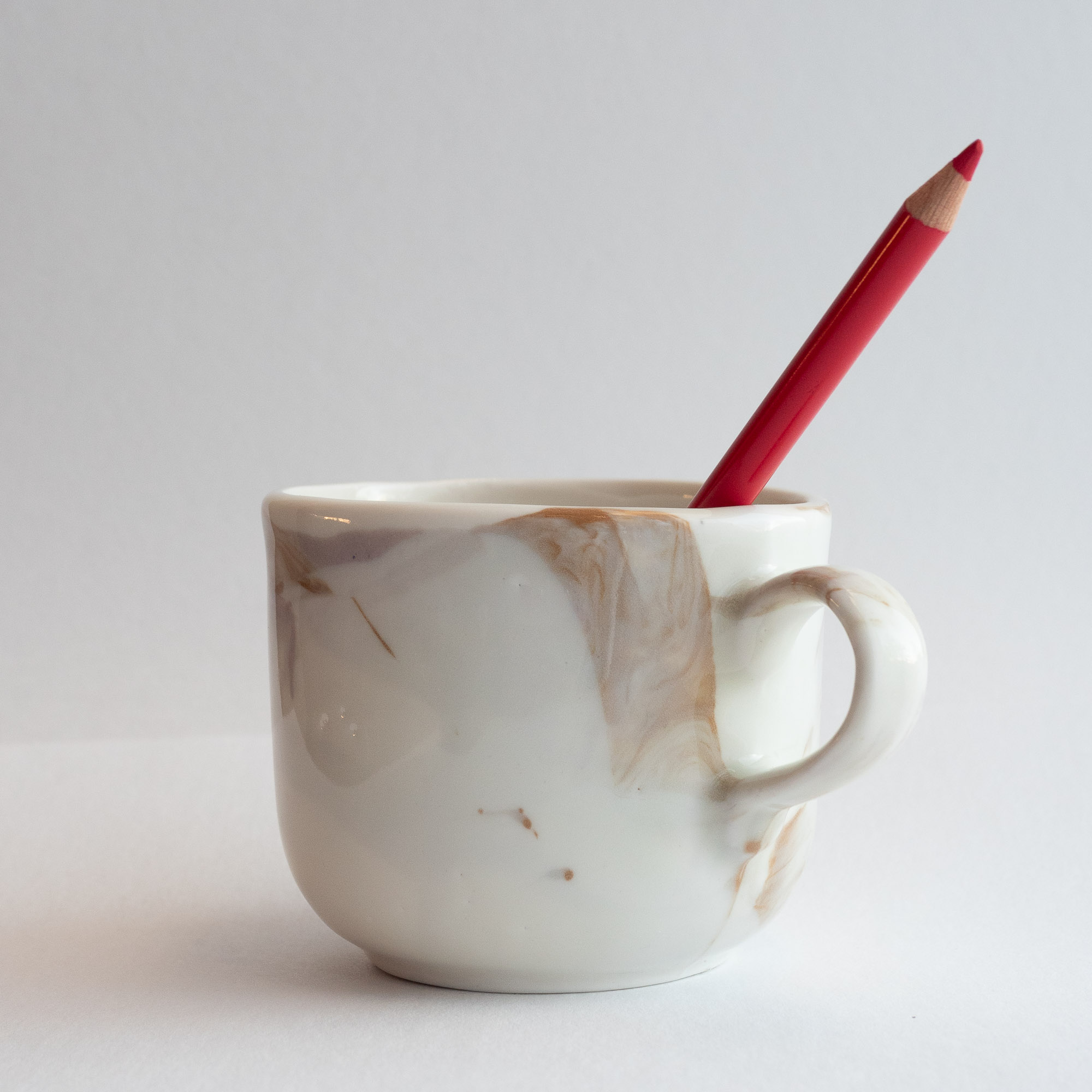 Skaite Mug 04 that relaxed into an oval shape - Image 1