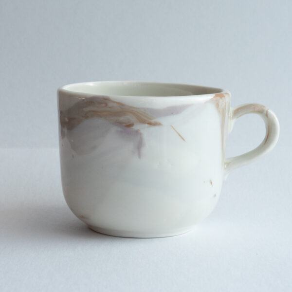 Skaite Mug 04 that relaxed into an oval shape