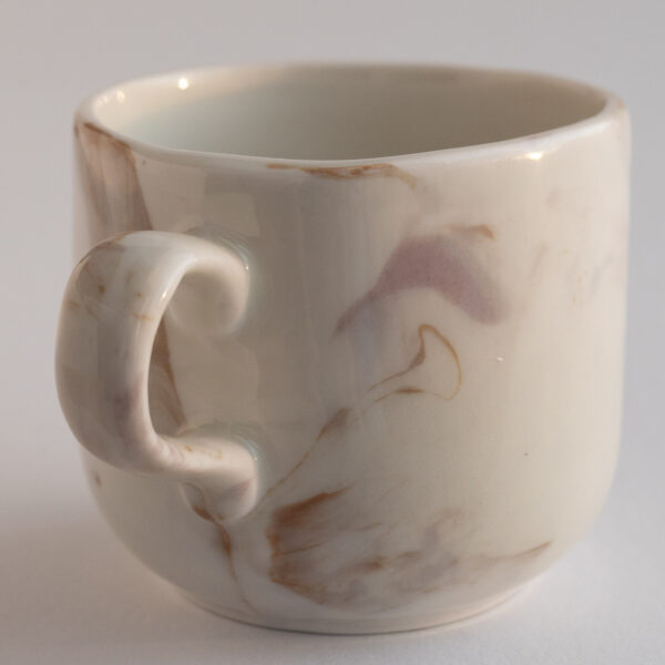 Skaite Mug 04 that relaxed into an oval shape