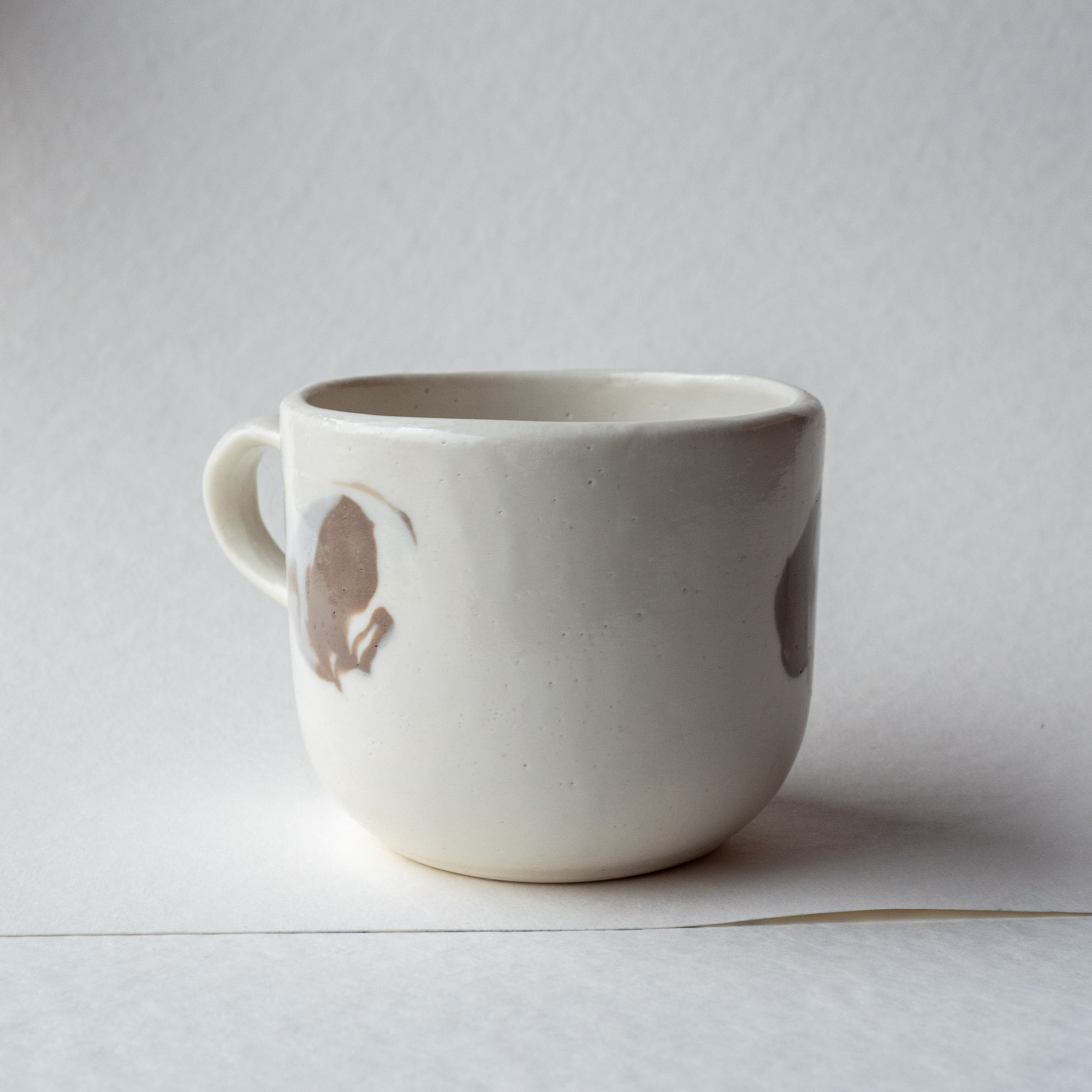 Skaite Mug 08 that got too friendly with the kiln shelves - Image 4