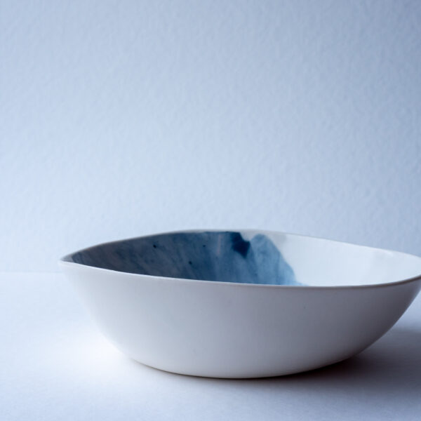 Studio Bowl 03 that says something by Oscar Wilde and Romance