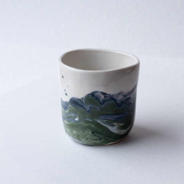 Studio Tumbler 01 that looks like the mountains